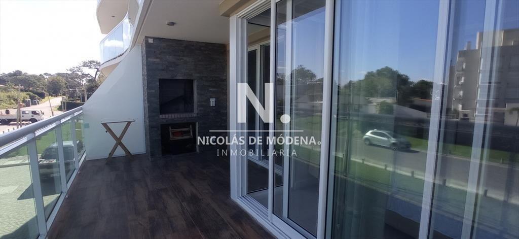 Apartamento en venta, frente al mar, playa mansa, 1 dormito