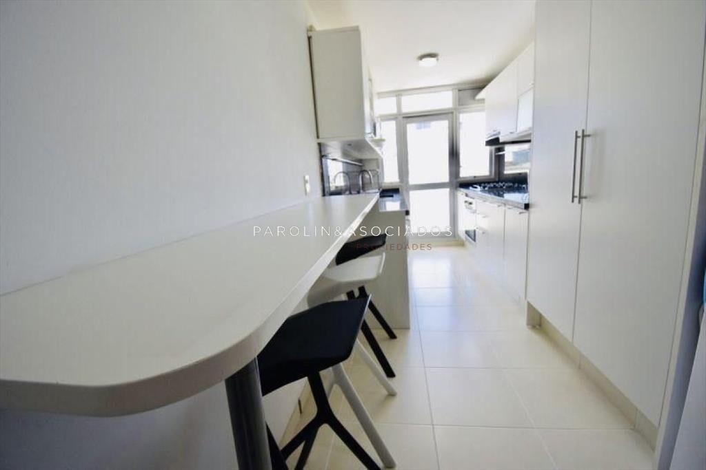 Apartamento de 3 dormitorios en venta en Season Tower, Punt