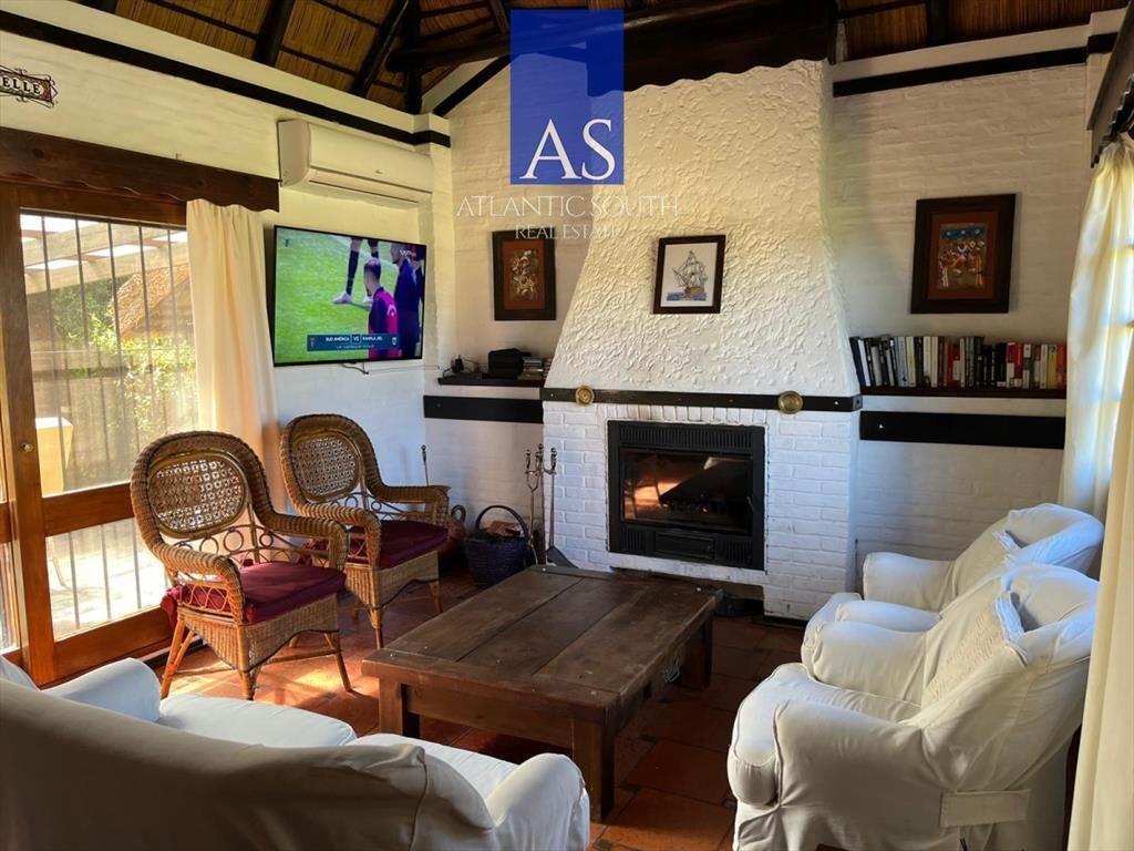 Casa de 4 dormitorios en venta a 100 metros de en