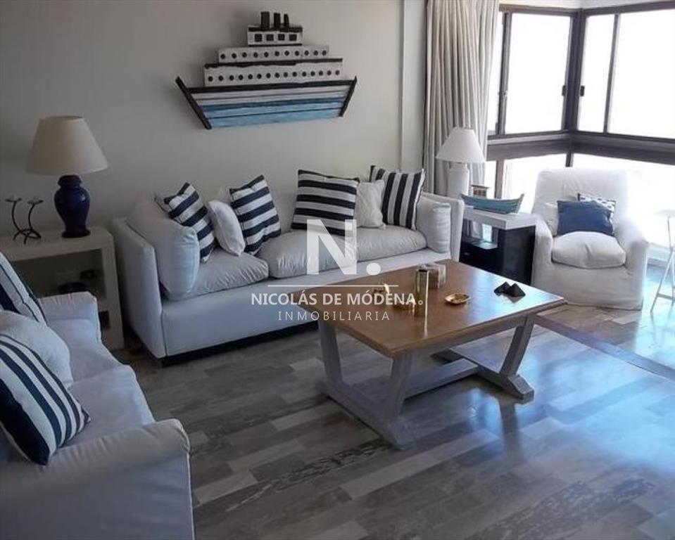 Departamento en piso alto, Punta del Este