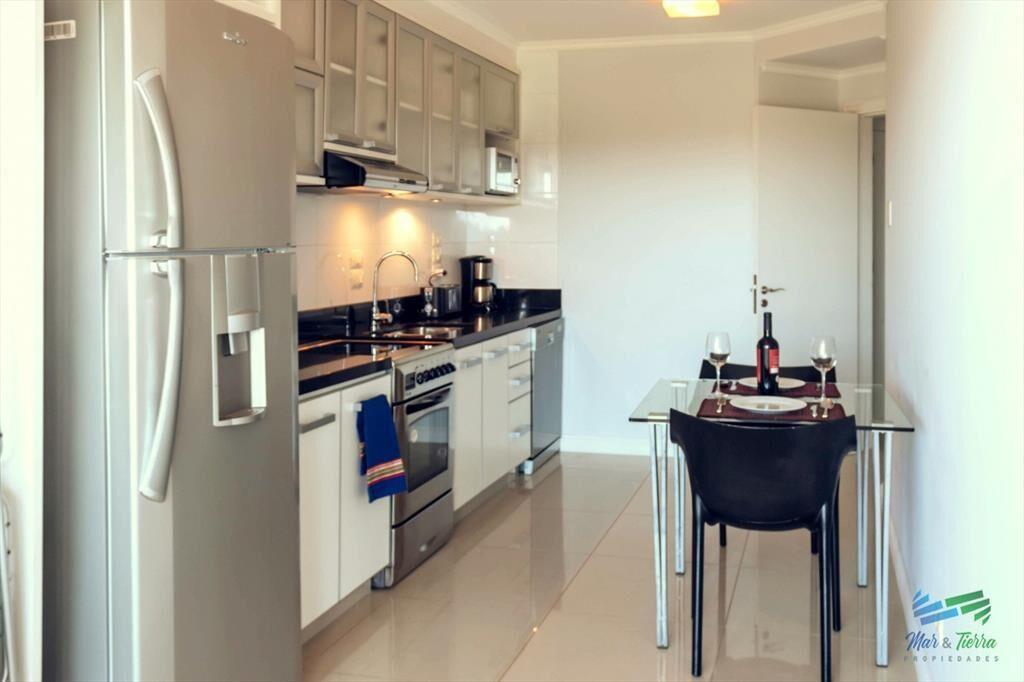 VENTA de apartamento de 2 dormitorios sobre playa
