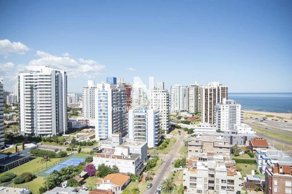 Departamento de 2 dormitorios en venta a ametros