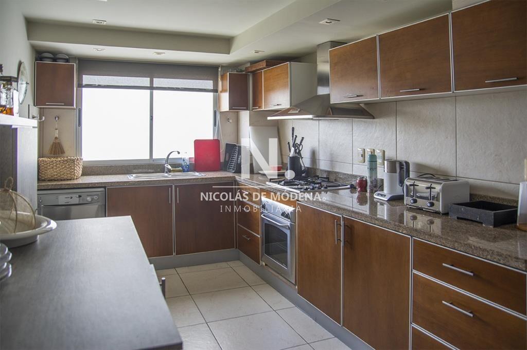 Espectacular departamento en Playa Mansa de 3 dormitorios f