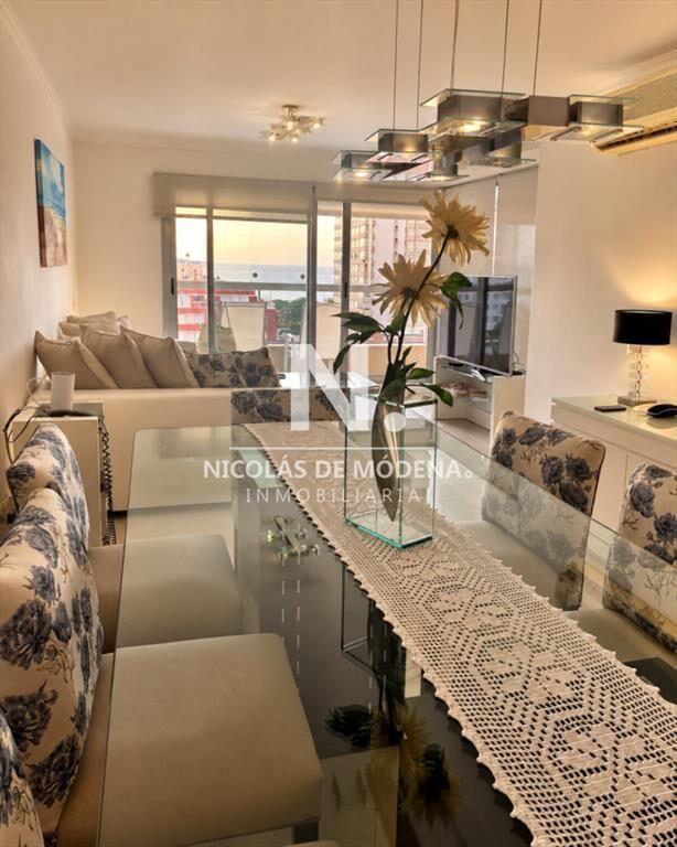 Vende Apartamento de 2 dormitorios con vista parcial al mar
