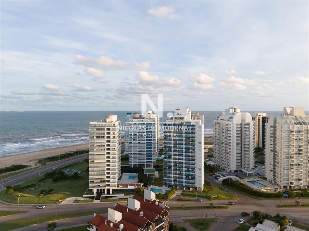 Lanzamiento, Playa Brava - Torre Manglar Albor, 2