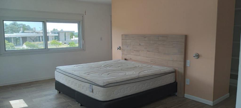 Hermosa Casa Con Gran Terreno En Barrio Privado Carmel