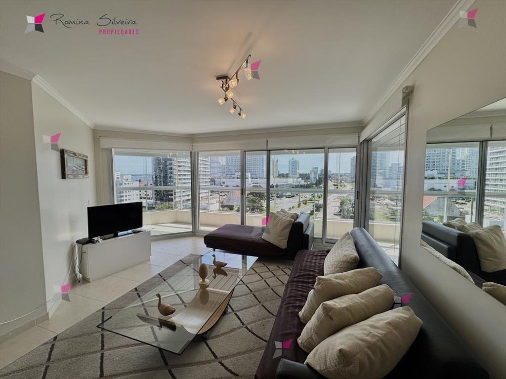 Exclusivo apartamento 3 Dormitorios mas serv ,