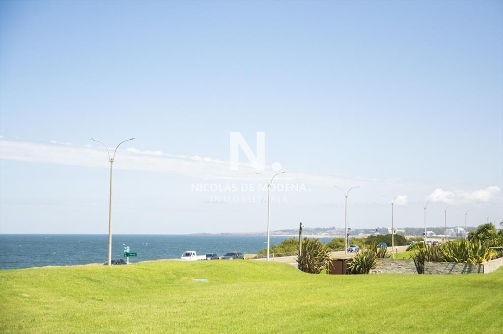 En venta apartamento de 3 dormitorios en Pinares