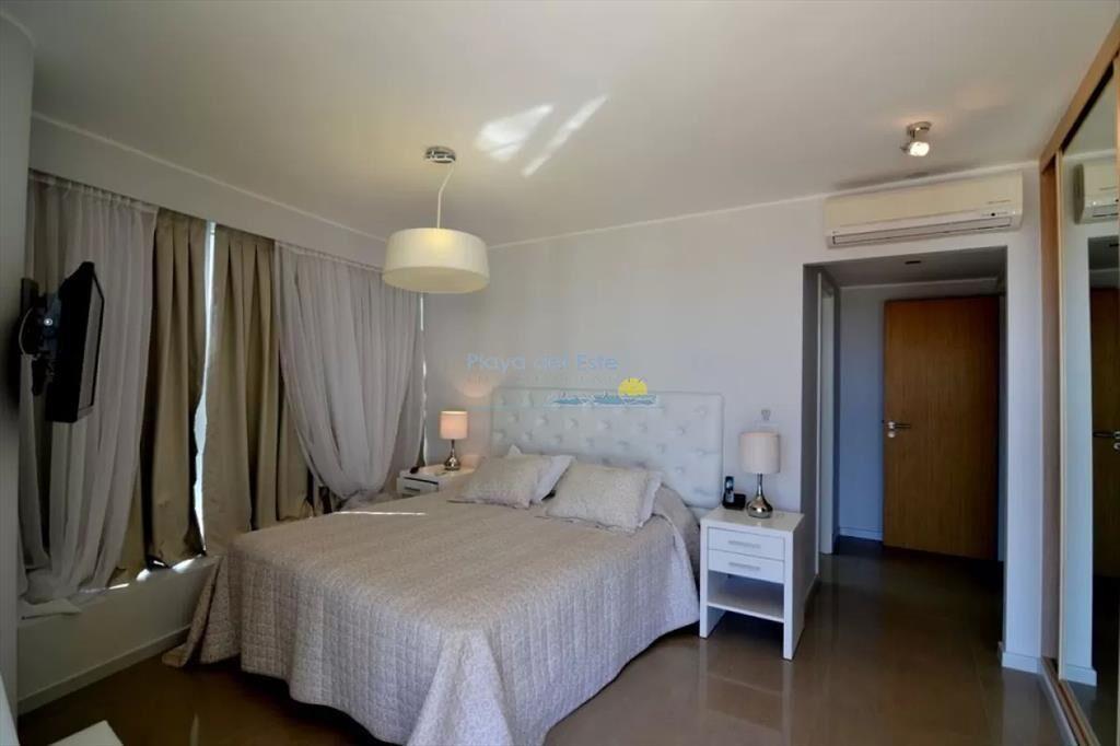 Apartamento en Venta de 3 dormitorios en Punta ,