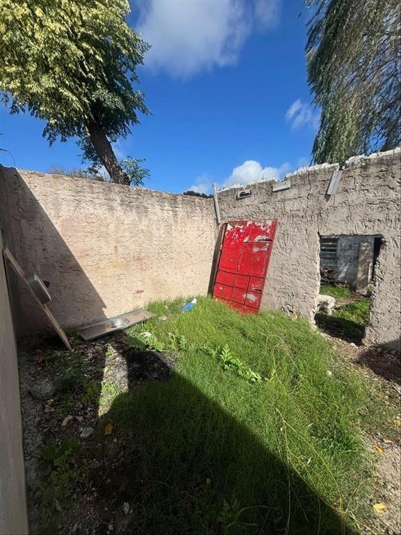 Terreno con construcciones a reciclar, muy buena ubicación