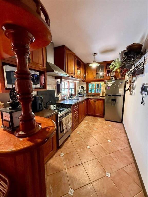 Venta casa esquina con piscina, Parque Batlle, ACEPTA BANCO