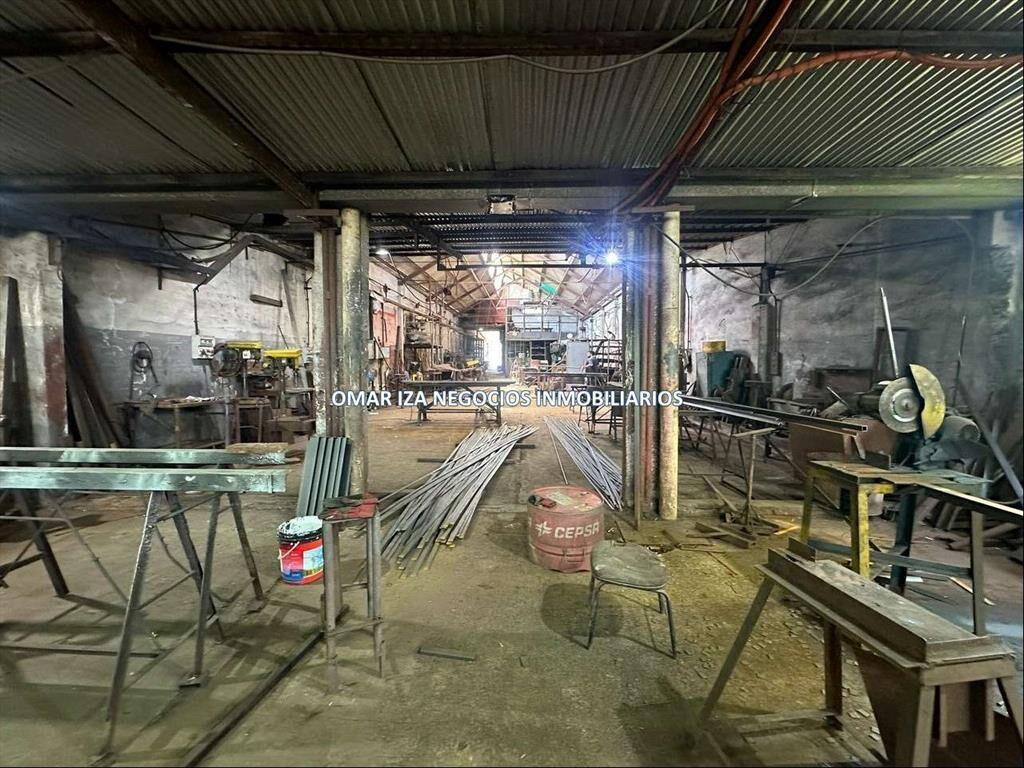 Venta Local Industrial en Pérez Castellanos, galpón + vivie