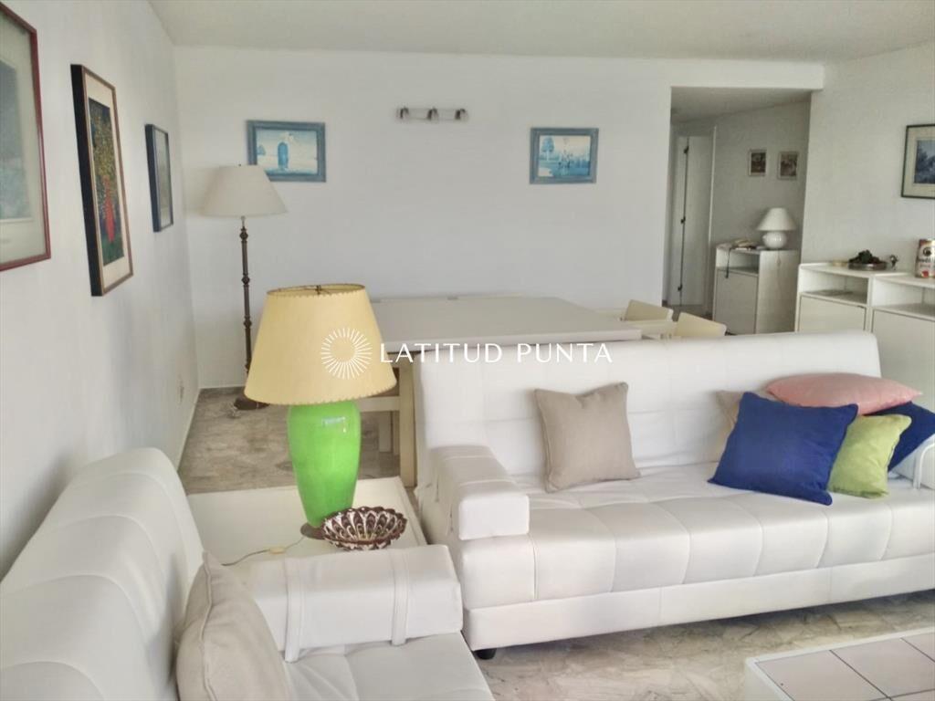 Apartamento en Tequendama, 3 dormitorios más dependencia