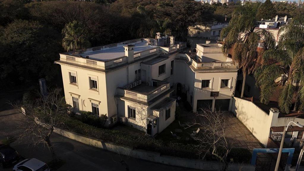 Venta de Gran Casona en Parque Batlle ideal empresa o embaja