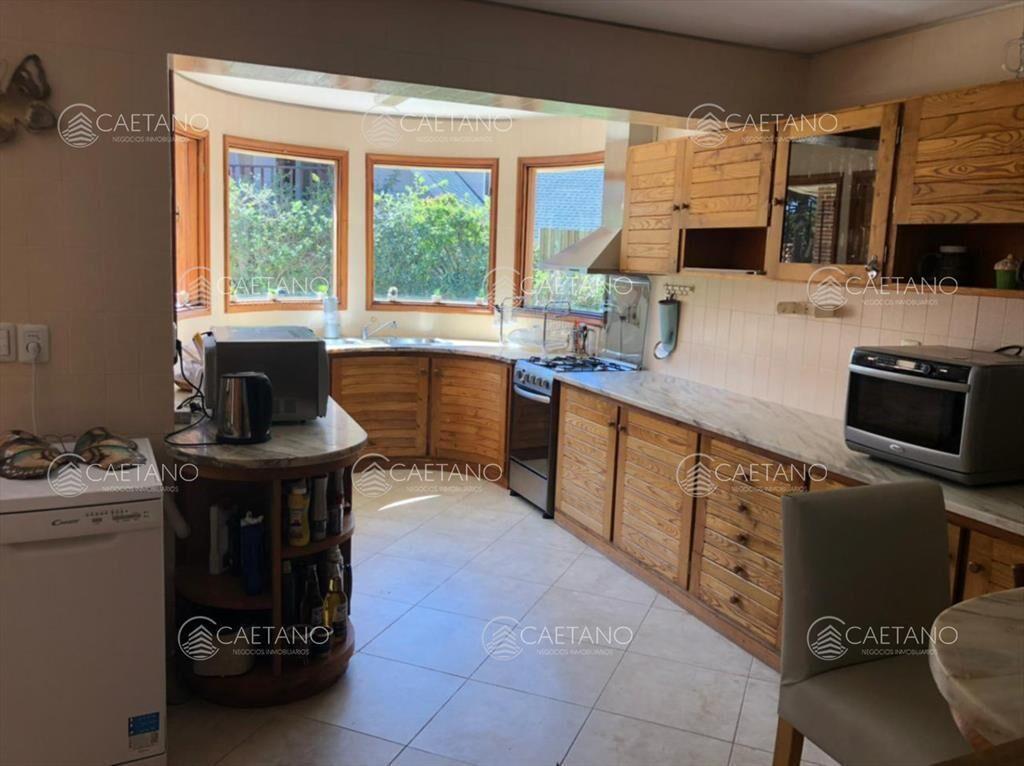 casa en excelente ubicación, 8 dormitorios