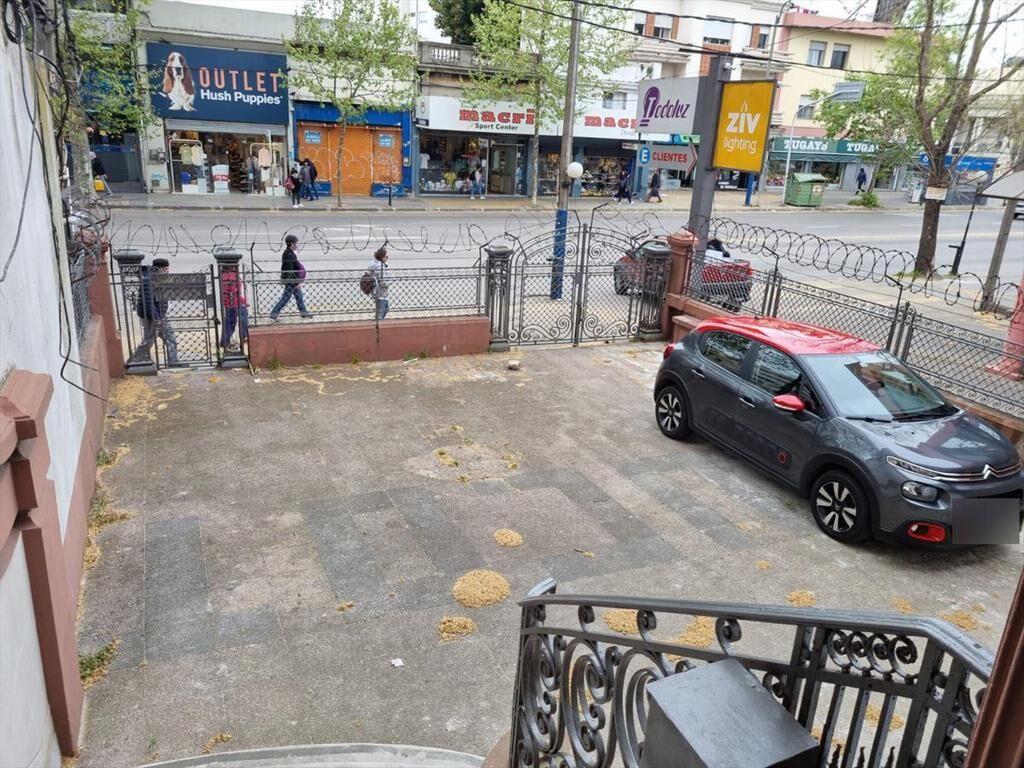 Av 8 de octubre casi Propios , terreno de 450 m2 con altura