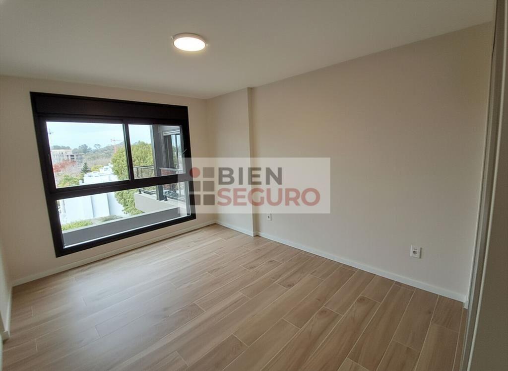 Penthouse de 3 dormitorios en alquiler en Carrasco Norte. C
