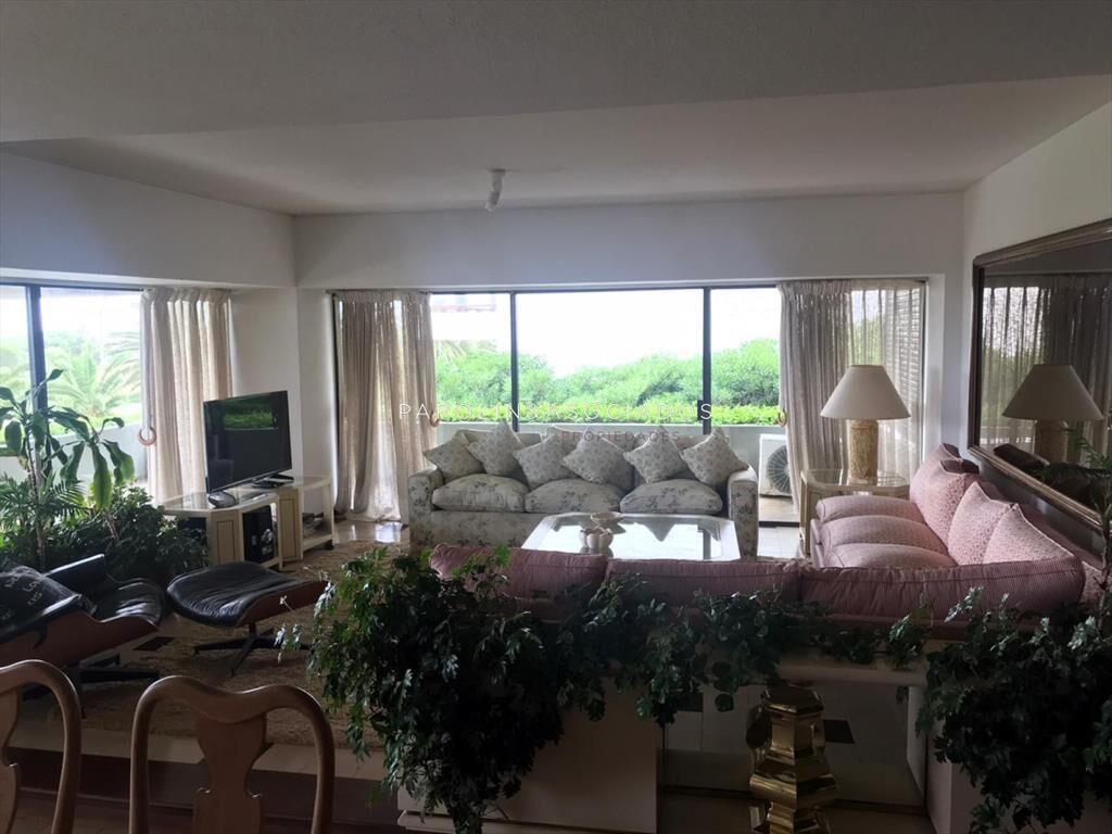 Apartamento en venta de 4 dormitorios en Sea del