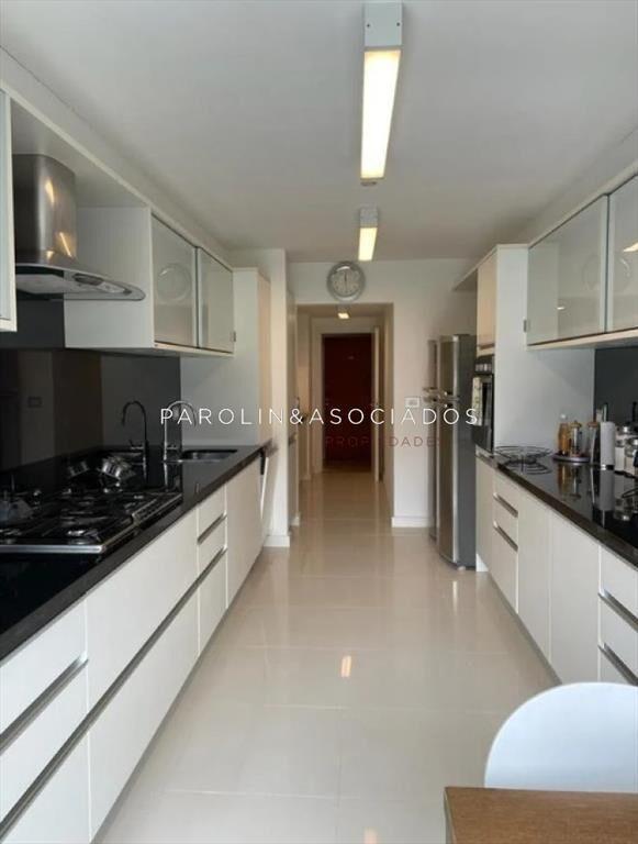 Apartamento en venta de 3 suites en edificio del