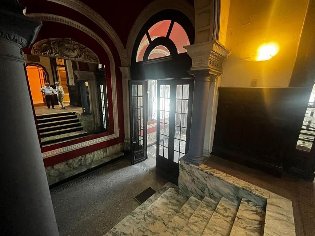 Excelente casa, ideal empresa o edificio sobre Agraciada!!