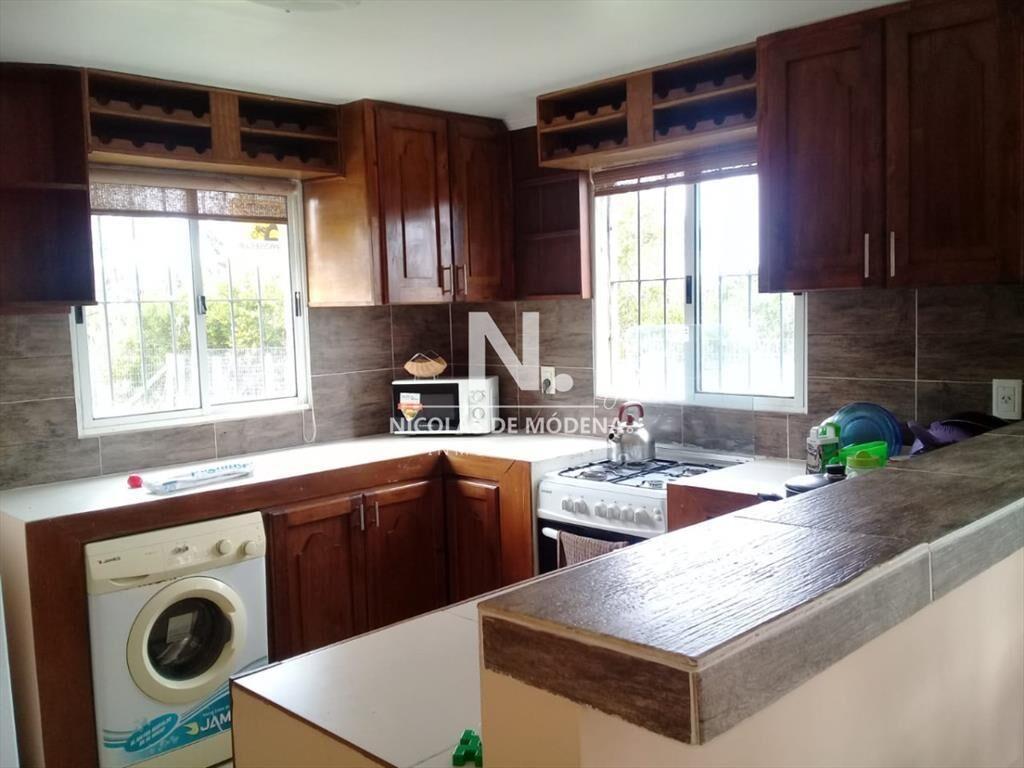 Casa de Cuatro Dormitorios en Manantiales - Venta