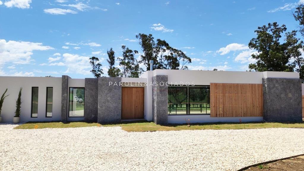 Casa a estrenar en venta de 4 dormitorios en El