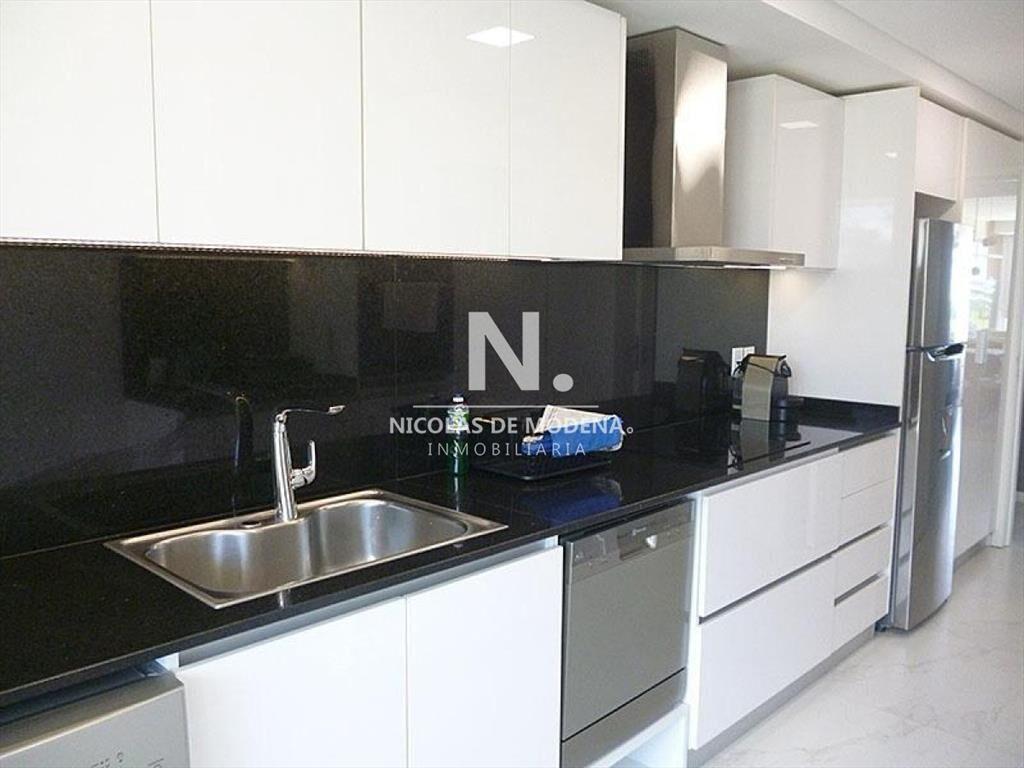 Vende Apartamento de 3 dormitorios en Mansa Punta