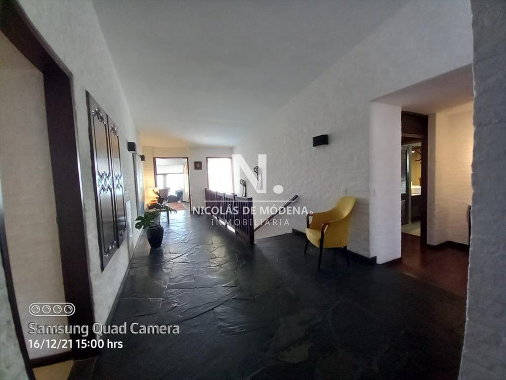 Vende casa en excelente estado, reciclada. De 6
