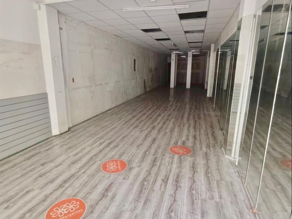 Alquiler local 176m2 en Av. 18 de julio y Paraguay