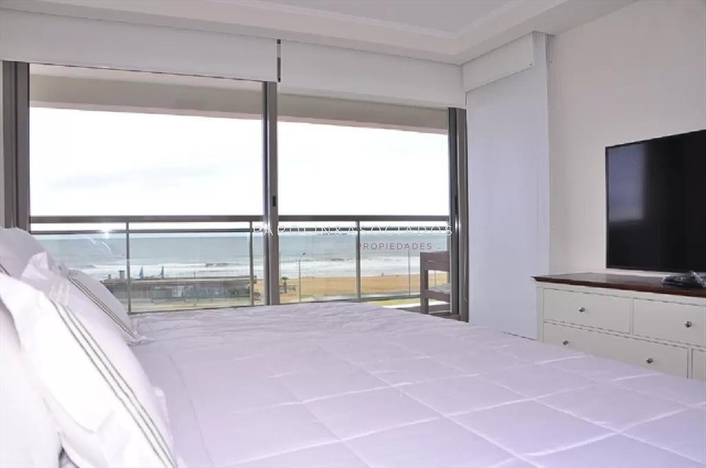 Apartamento en venta a pasos de playa Brava.