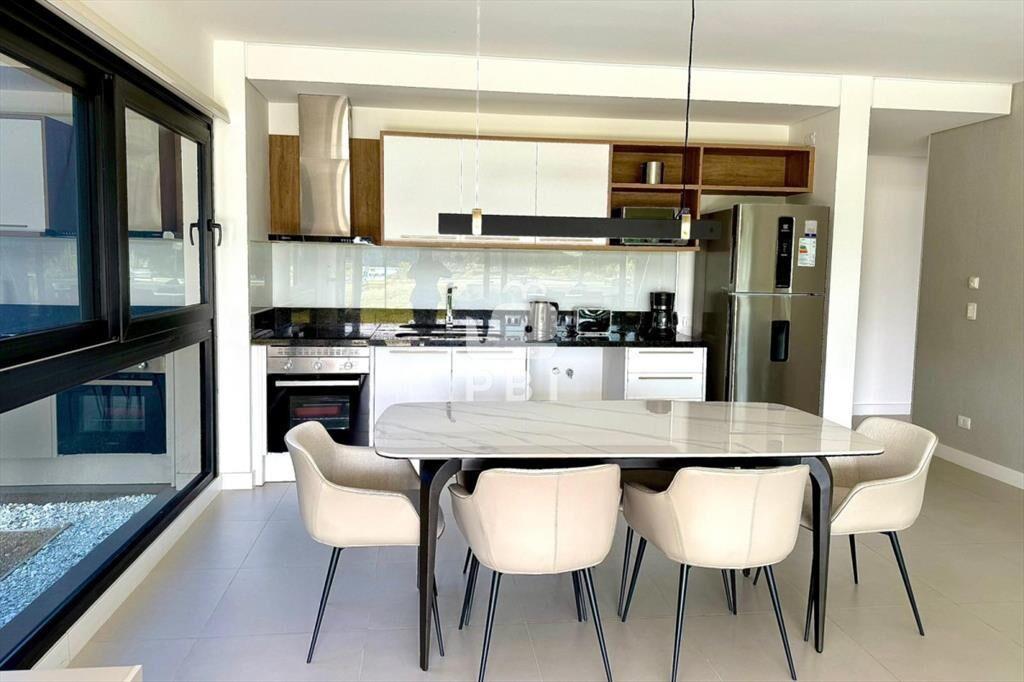 Apartamento de 2 dormitorios en Crystal Views, -