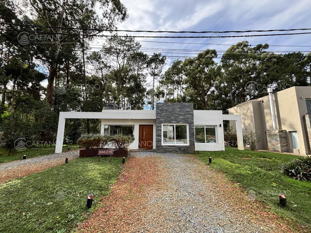 Casa en Punta Ballena, Complejo Solanas