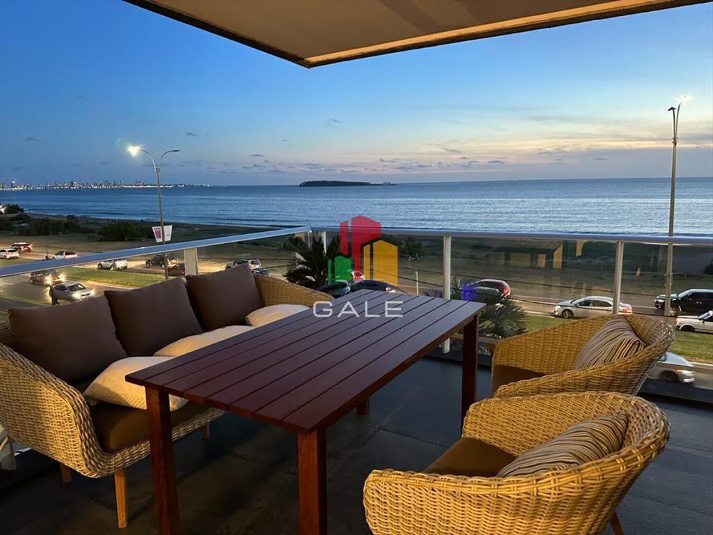 Apartamento alquiler anual frente al mar