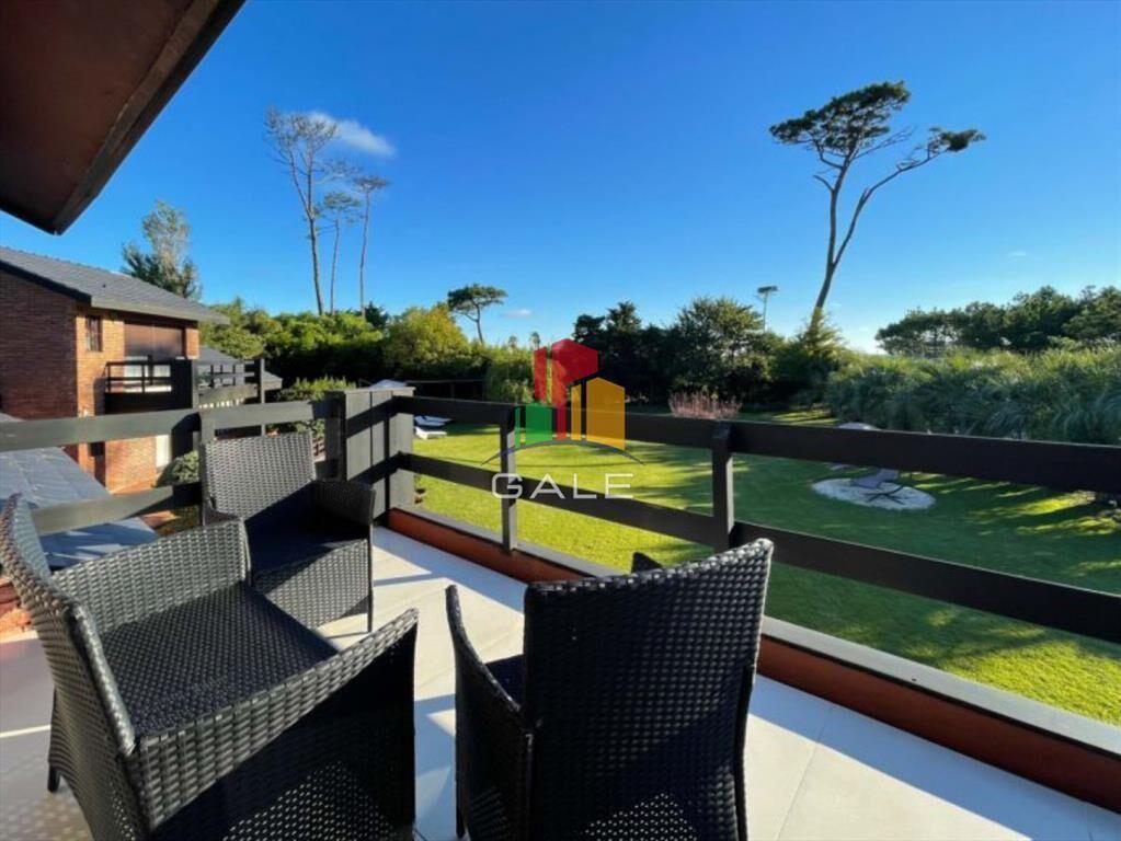 Espectacular mansion a solo metros de mar en venta, 8 dormi