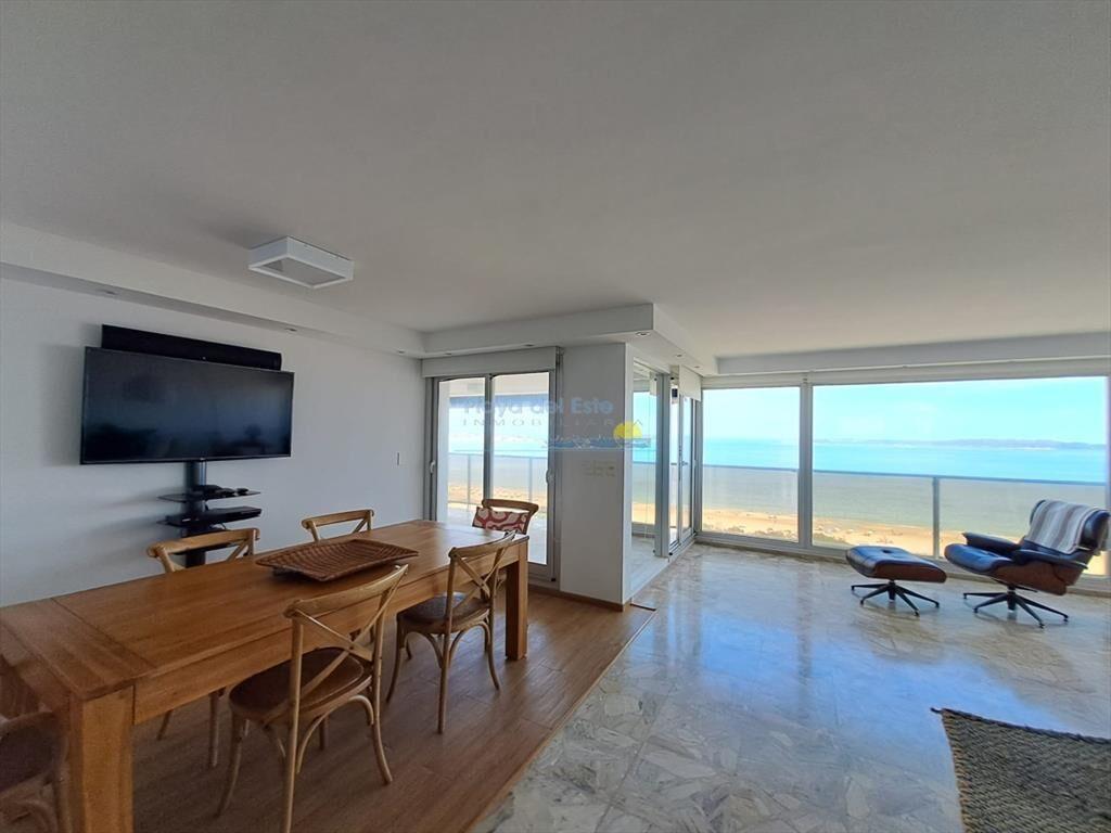 Departamento en venta con amplios ambientes, en
