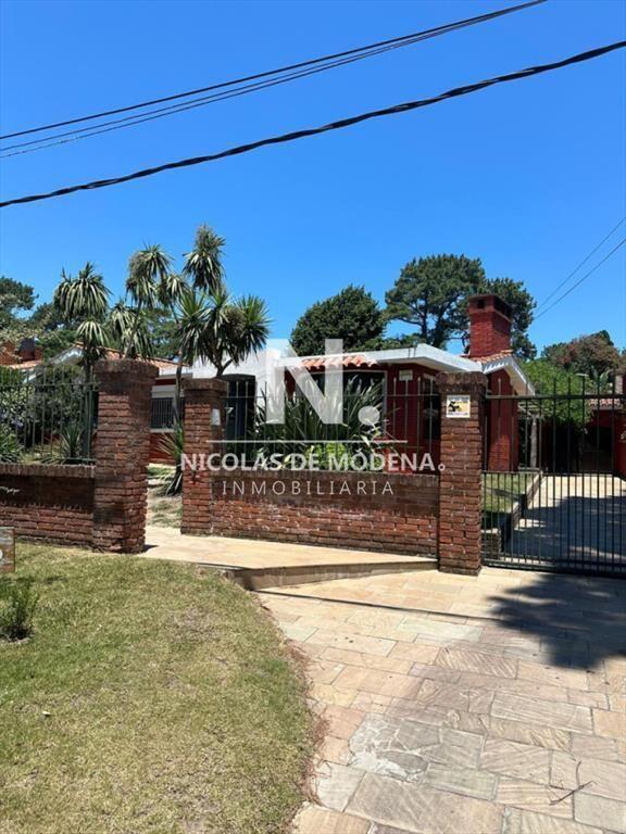 OPORTUNIDAD EN BARRIO CANTEGRIL . VENDO CASA DE 3