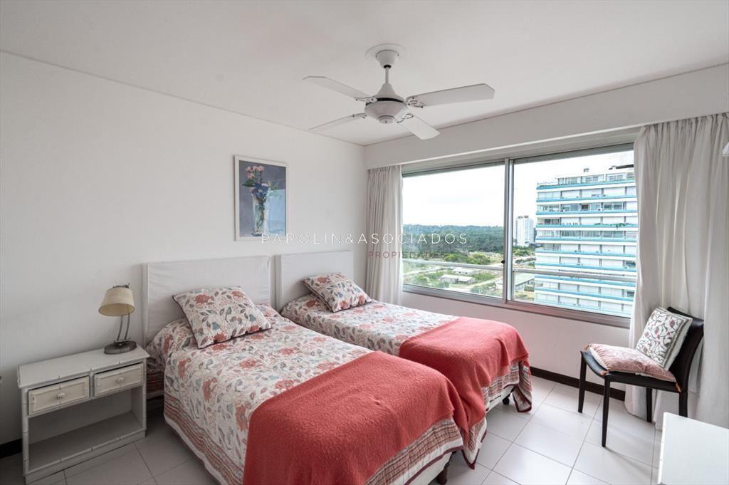 Apartamento en Venta de 3 dormitorios Frente al ,
