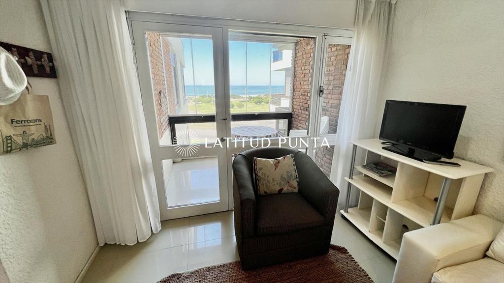 Oportunidad. Apartamento reciclado frente al mar
