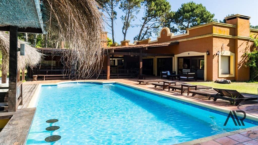 Casa en venta c/ cochera en Pinares