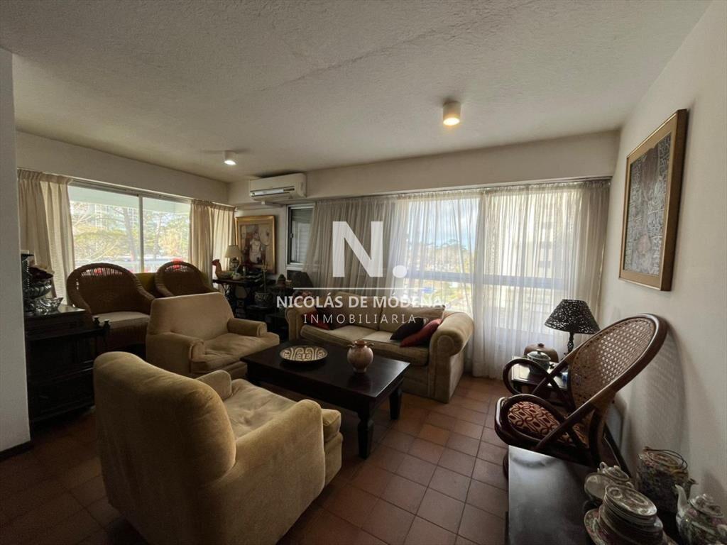 En venta apartamento de 2 dormitorios en Punta del Este
