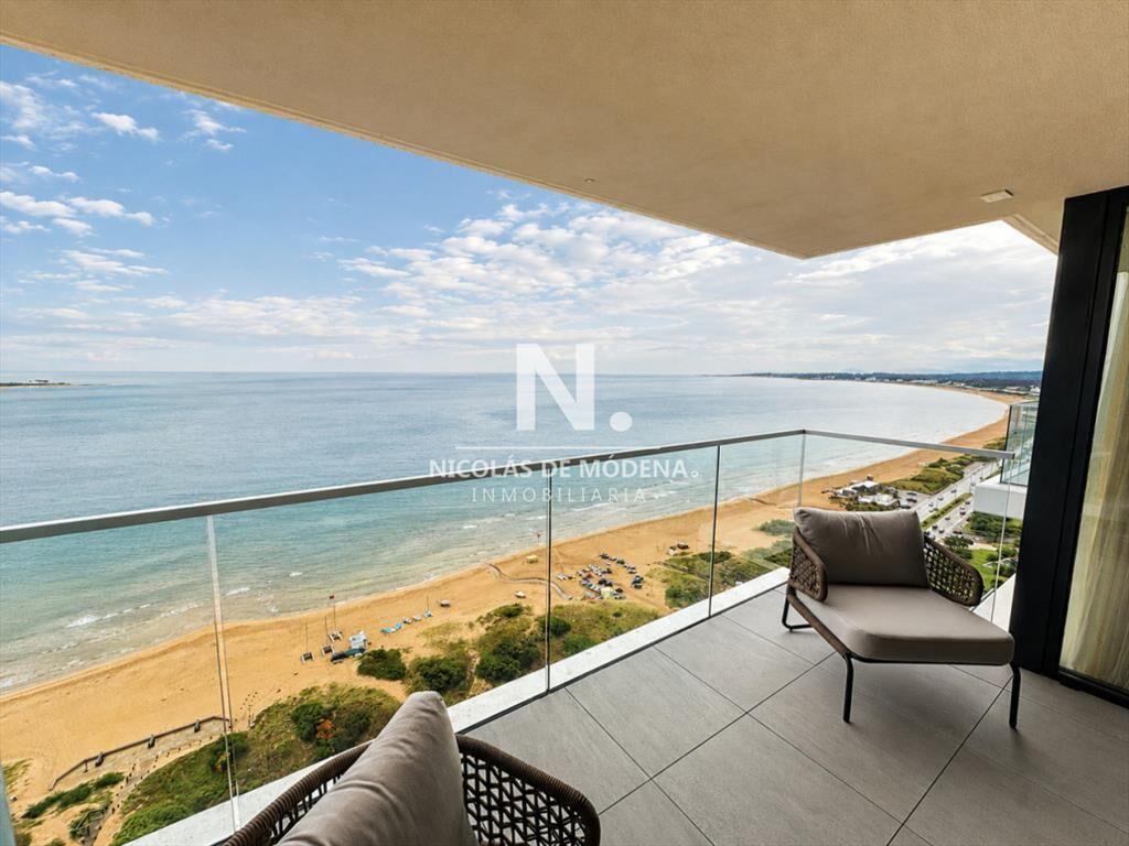 Vende apartamento de 3 dormitorios frente al mar