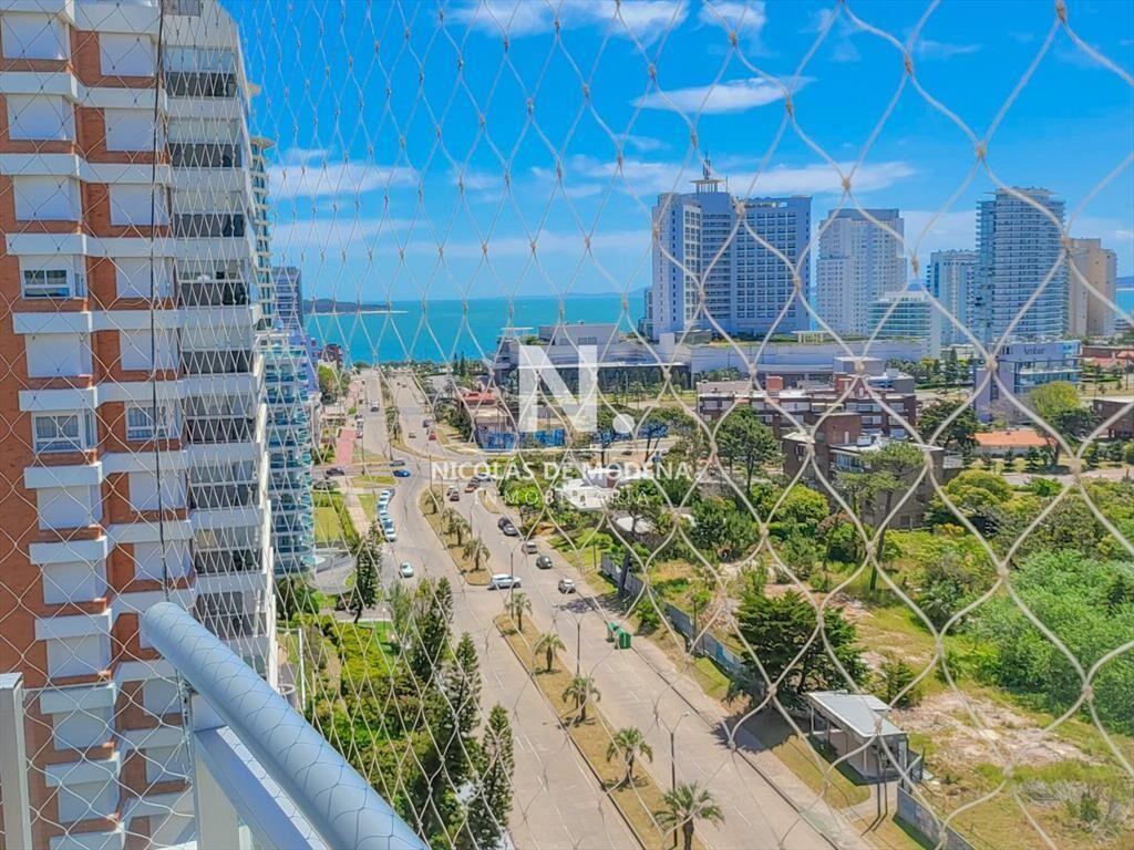 Apartamento de 3 dormitorios en venta Punta del