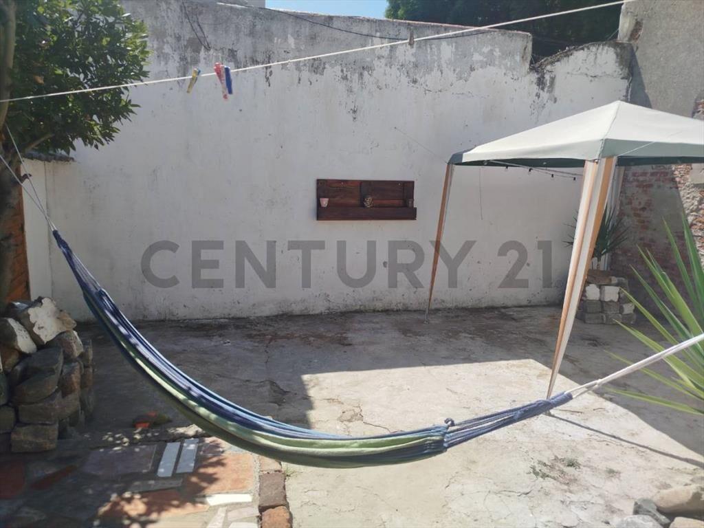 INVERSOR 3 CASAS/ 5COCHRERAS/A 1CUADRA BULEVAR ARTIGAS Y ...