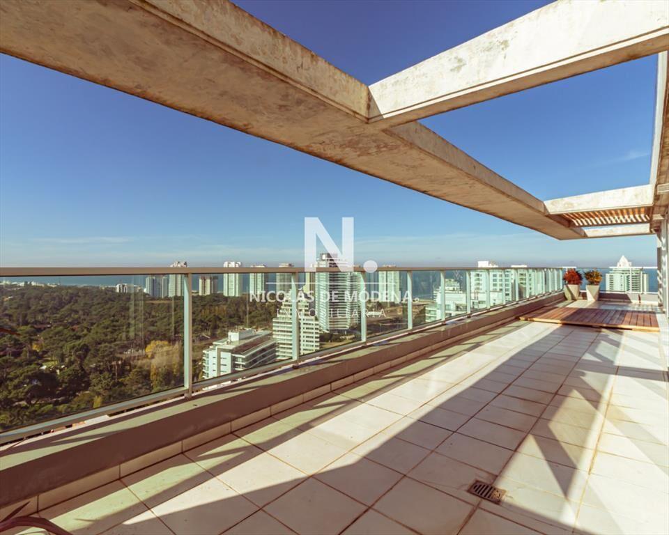 Penthouse de tres dormitorios en venta proximo al