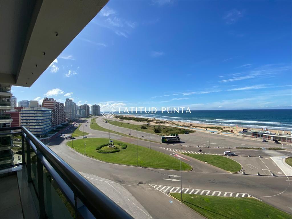 Playa Brava, 3 dormitorios y servicio