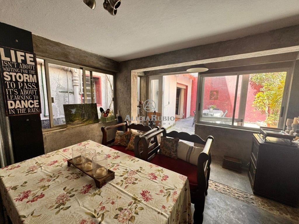 CASA DE ESTILO A 2 CUADRAS DE RAMBLA POCITOS. BENITO LAM...