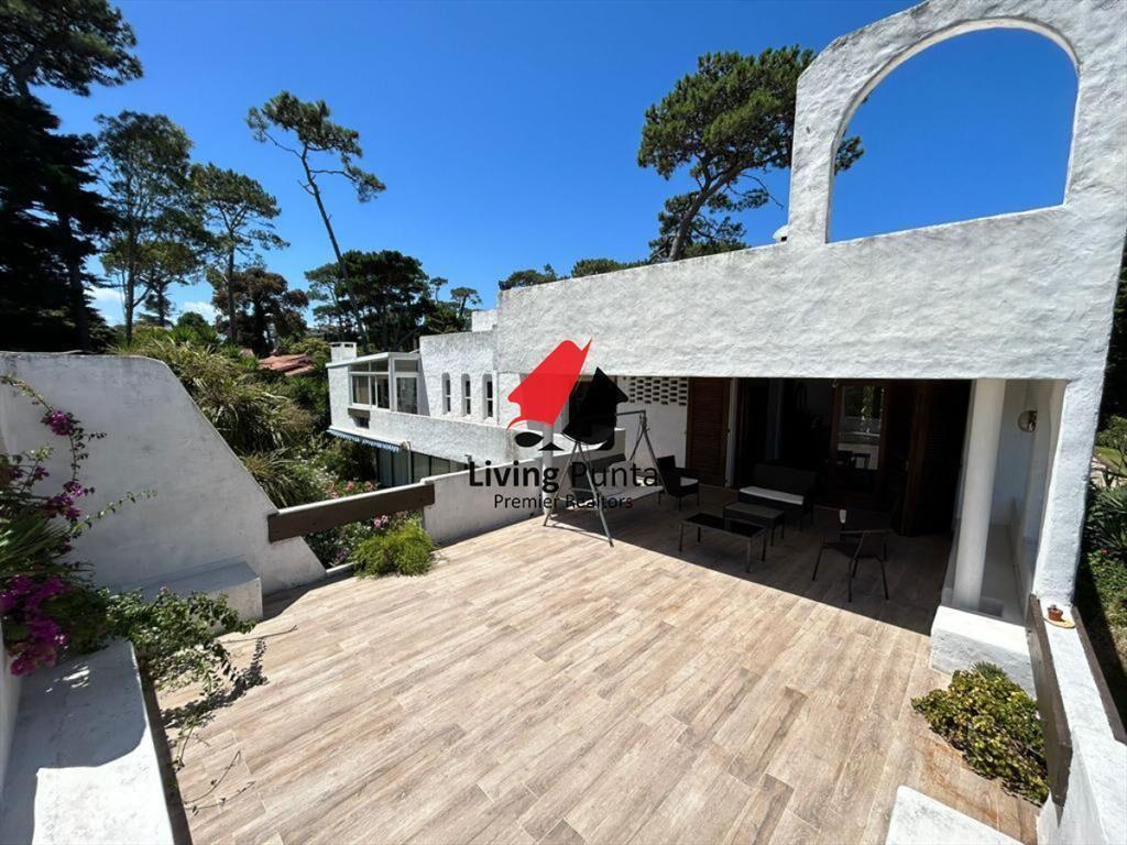 OPORTUNIDAD. VENDE CASA EN EXCELENTE ESTADO, CON PISCINA EN