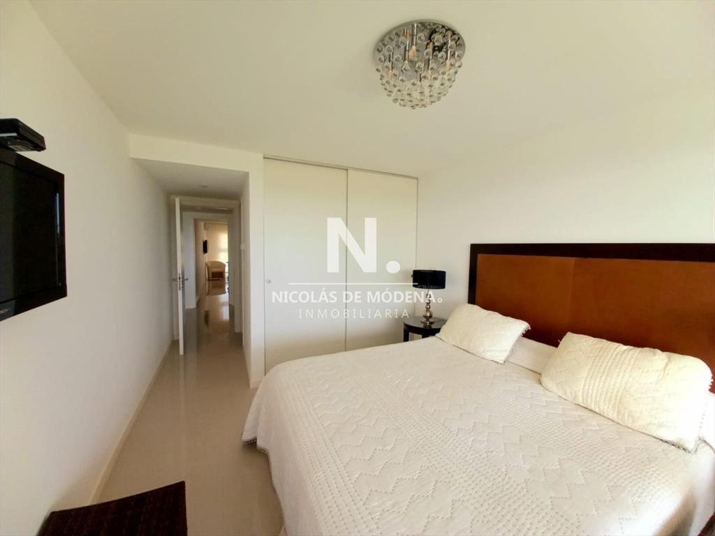 Apartamento Frente al Mar en Venta Dos y Servicio