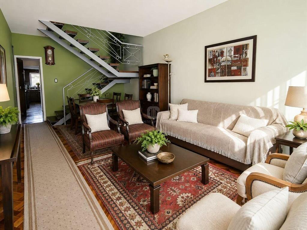 Venta casa Malvin con garage y fondo.-