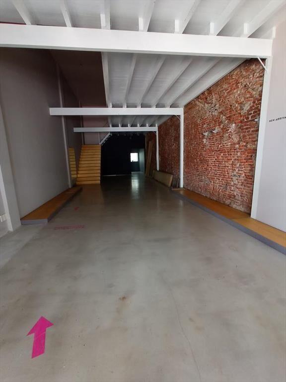 Sarandi y 33, 220 m2, doble altura, 7 mts de frente , nuevo
